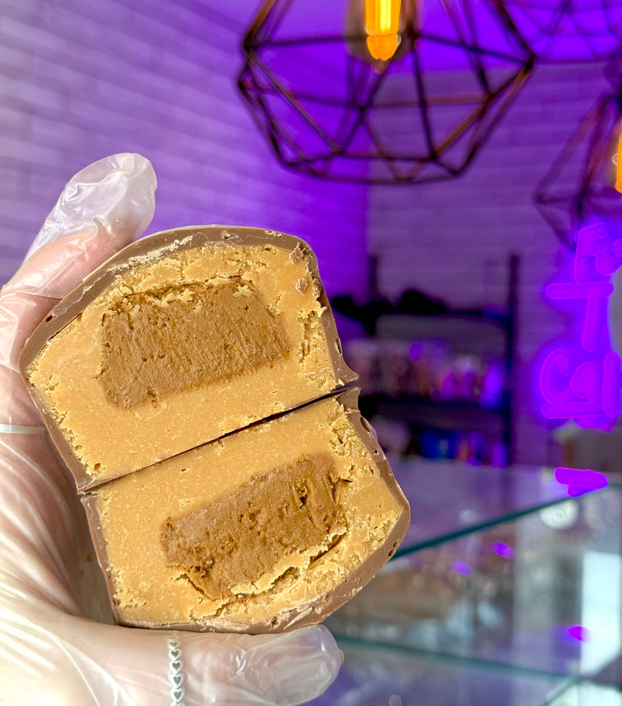 Stuffed Fudge Wheel With Biscoff Spread *Posted in 1-2 working days*