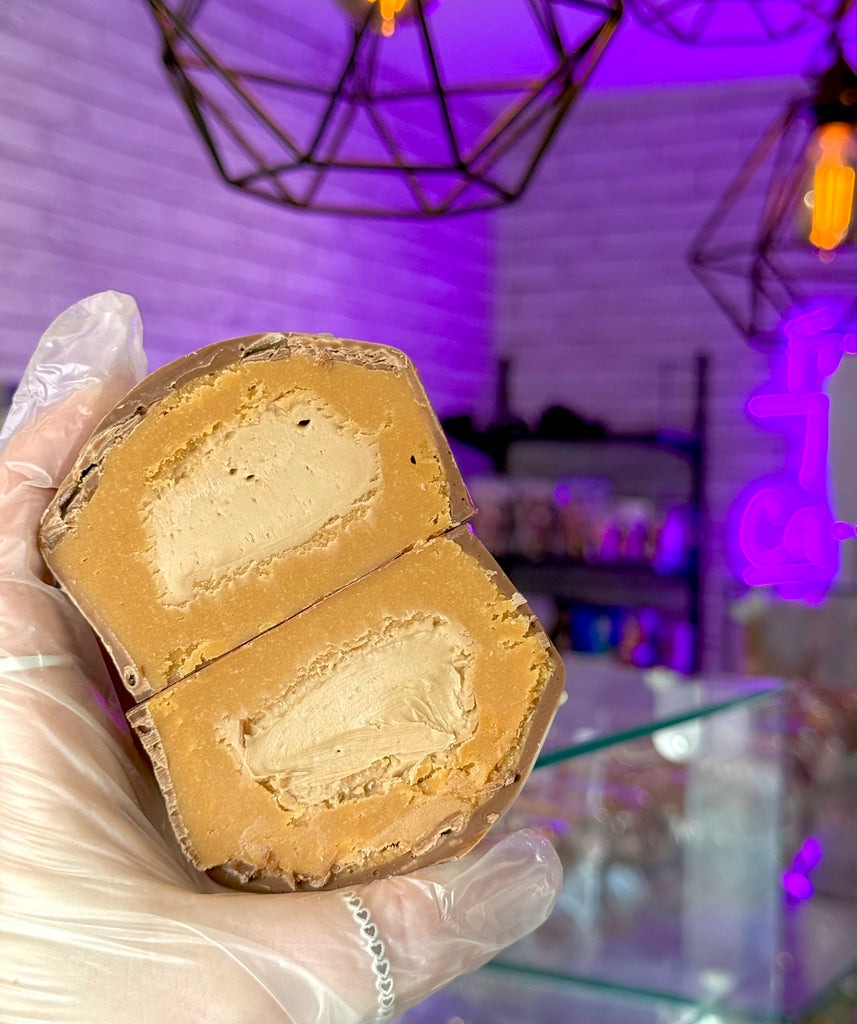 Stuffed Fudge Wheel With Kinder Kream *Posted in 1-2 working days*