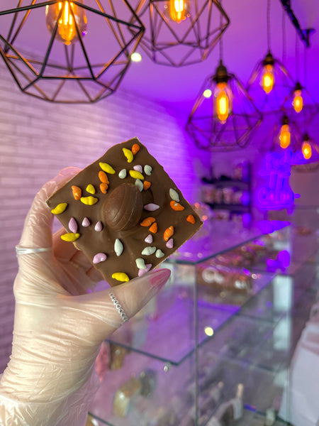 NEW Creme Egg Millionaire’s Layered Fudge *Posted in 1-4 working days*