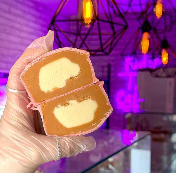 Strawberry & Cream Fudge Wheel *Posted in 1-2 working days*